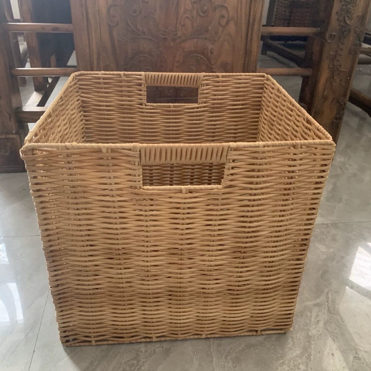 Panier de rangement 50 x 35 x 45 cm en osier naturel avec poignées ajourées