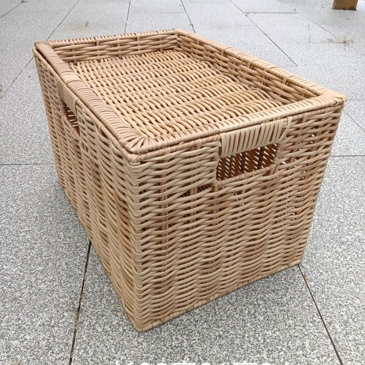 Panier de rangement 45 x 45 x 45 cm en rotin naturel avec poignées ajourées