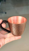 Tasse en cuivre 250 ml 8 x 9 cm brun cuivré à anse tressée - finition martelée