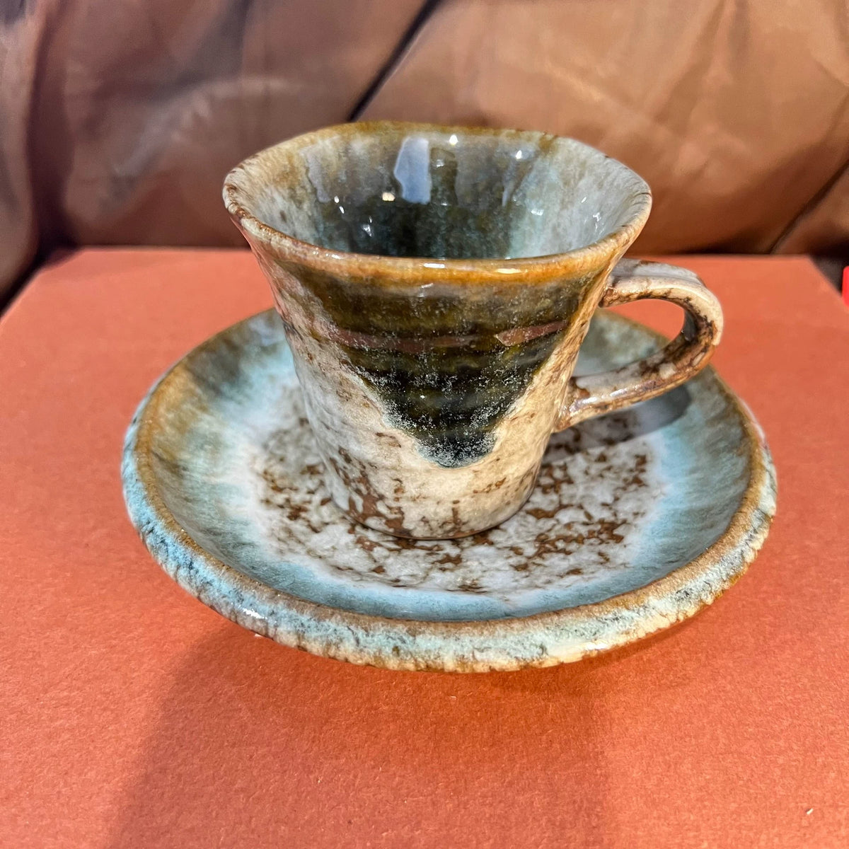 Tasse à café avec soucoupe 220 ml en céramique vert beige style artisanal
