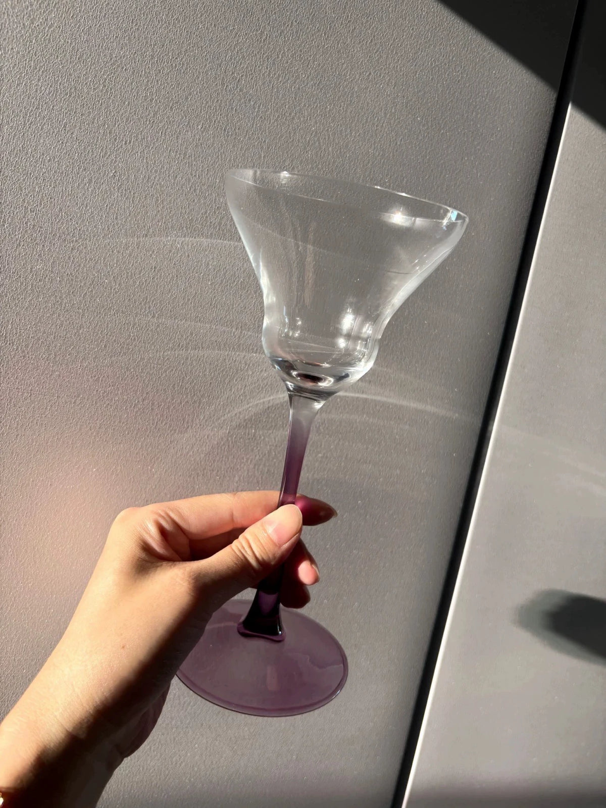Verre à cocktail 250 ml 21 cm en verre transparent violet à pied forme évasée