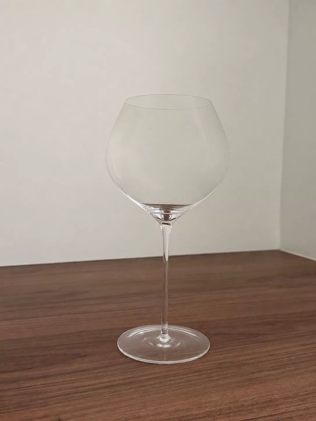 Verre à vin 650 ml en verre transparent à pied forme ballon