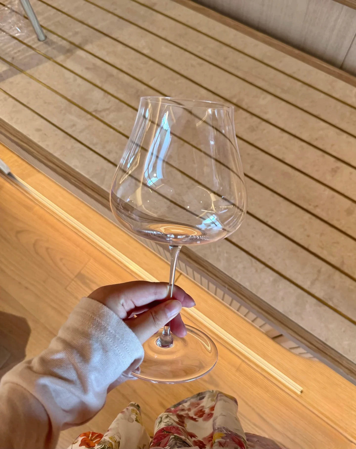 Verre à vin 550 ml 24 cm en verre transparent à pied pour dégustation