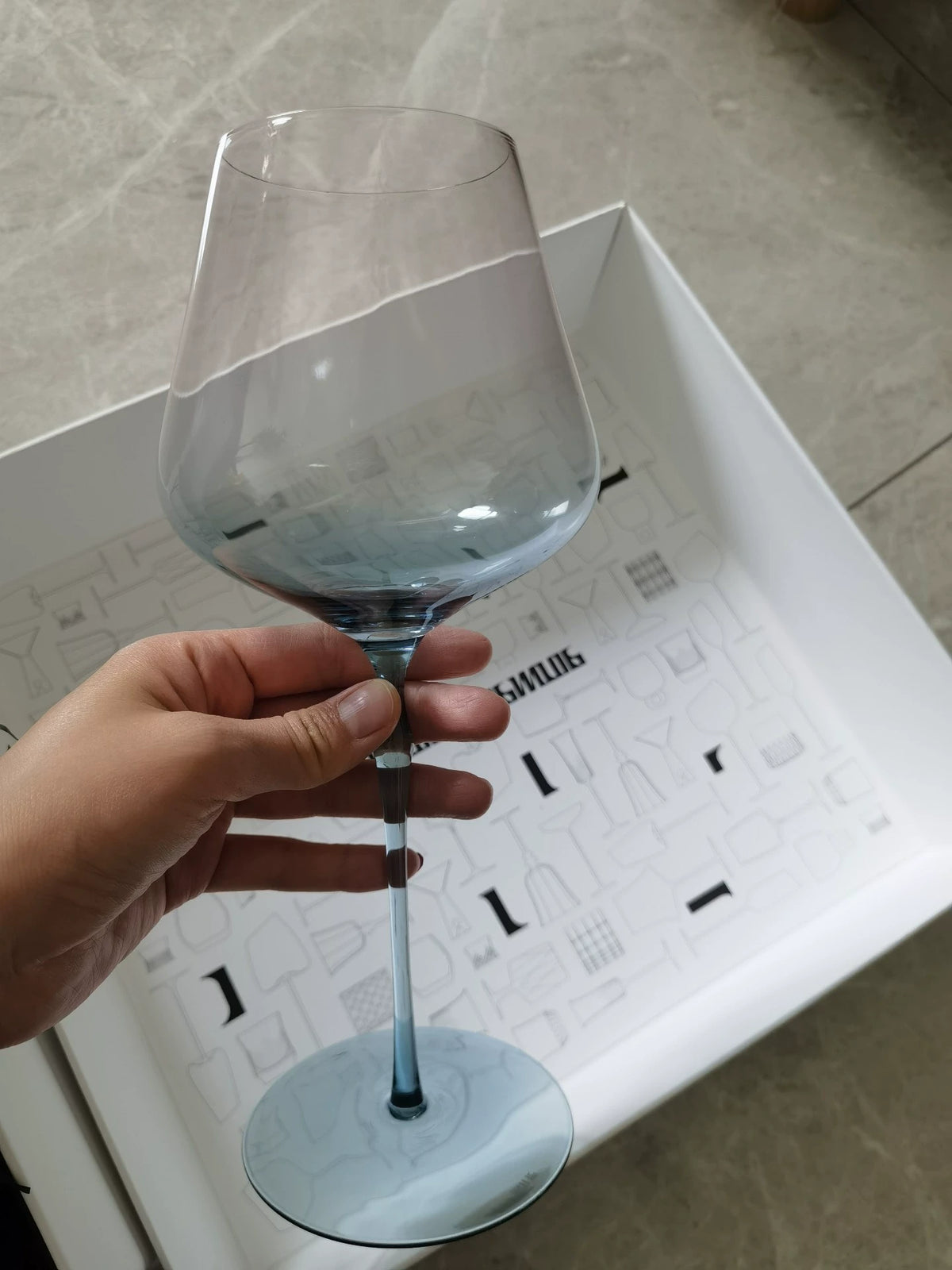 Verre à vin sur pied 500 ml en verre transparent bleu pour dégustation